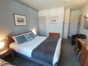 Hotels Logis Hotel Le Cerf : photos des chambres