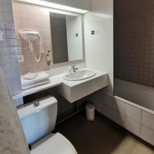 Hotels Logis Hotel Le Cerf : photos des chambres