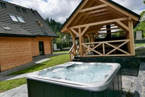 Dzika Dziura z jacuzzi