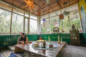 Pahadirovers Homestay & Cafe