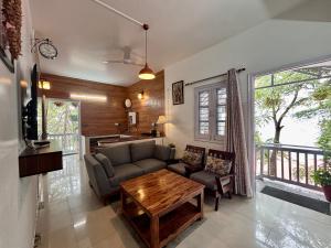Writers Chalet, Mussoorie- Opposite Wynberg Allen, 5 mins to mall road