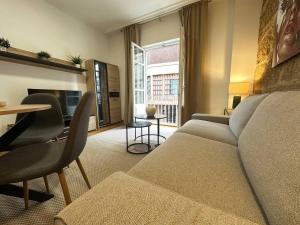 YBH Lopez de Neira 42, 1