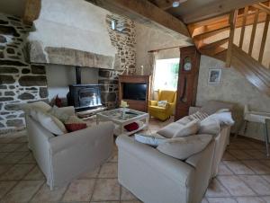 Maisons de vacances Maison historique avec jardin secret a Limerzel : photos des chambres
