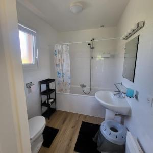 Maisons de vacances 2025 Reno 2-Bed Escape w pool Min to GolfCources : photos des chambres