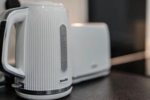 Stylish Modern Apartment by Aldgate East Station 4