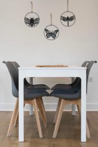 Stylish Modern Apartment by Aldgate East Station 4