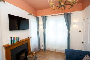 West Lodge, High Street