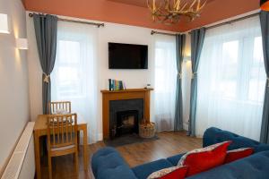 West Lodge, High Street