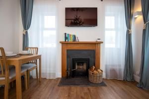 West Lodge, High Street