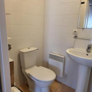 Maisons de vacances 2025 Reno 2-Bed Escape w pool Min to GolfCources : photos des chambres