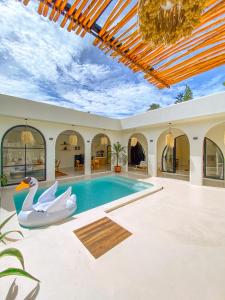 Casa Del La Luna by Nginapsini