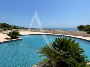 Sur les hauteurs, T4 avec clim, wifi, parking et piescine