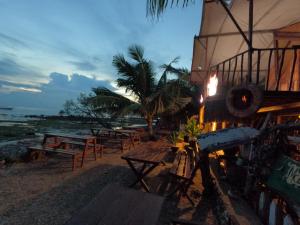 Maryan Moyo Bungalows & Resto