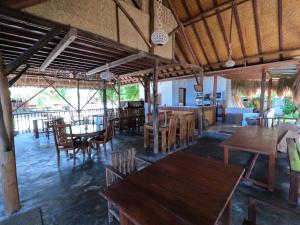 Maryan Moyo Bungalows & Resto