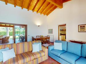 Villa Paradiso by Bookinggardalake