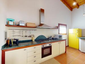 Villa Paradiso by Bookinggardalake