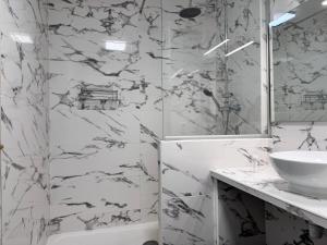 FELLINI 3BR with safe parking