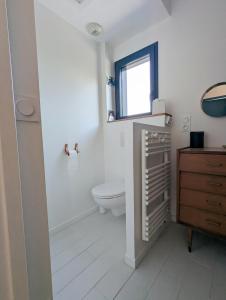 Maisons de vacances Maison Architecte, Parc arbore & BBQ, 10 min du circuit : photos des chambres