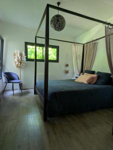 Maisons de vacances Maison Architecte, Parc arbore & BBQ, 10 min du circuit : photos des chambres