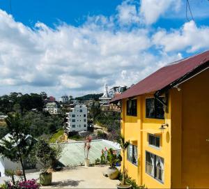 Hạ Hoàng Hôn House & Coffee