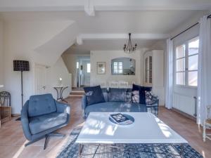 Terraced house in Domaine de Saint-Endréol with golf, SPA and communal pool