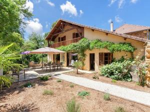 Spacious farmhouse with private heated pool in a rustic garden