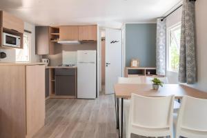 Maisons de vacances Mobilhomes Camping Lacs d-Armagnac : photos des chambres
