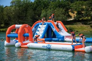Maisons de vacances Mobilhomes Camping Lacs d-Armagnac : photos des chambres