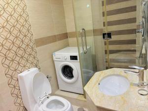 Zenith Towers 2 bedroom with portable bed Golf Course view