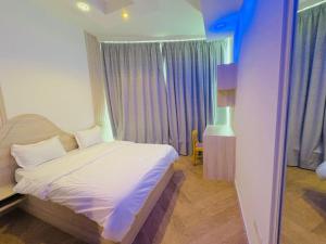 Zenith Towers 2 bedroom with portable bed Golf Course view