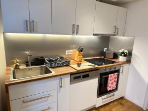 Nest & Rest Garden Stay with Free Parking