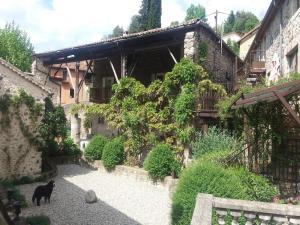 Maisons de vacances Lovely house with grass garden shared swimmingpool next to the river Ard che : photos des chambres