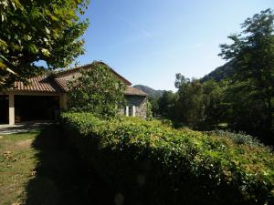 Maisons de vacances Lovely house with grass garden shared swimmingpool next to the river Ard che : photos des chambres