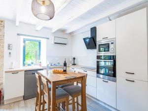Maisons de vacances Tranquil Holiday Home in Soturac with pool : photos des chambres