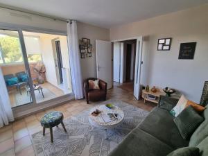 Appartements Spacieux T2, emplacement ideal et parking prive : photos des chambres
