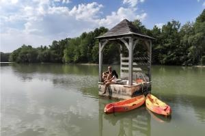 Maisons de vacances Chalets Camping Lacs d-Armagnac : photos des chambres