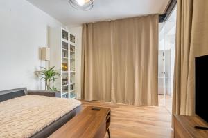 GuestHost - Bright Apartment near Mestre Station