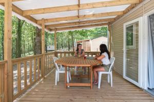 Maisons de vacances Mobilhomes Camping Lacs d-Armagnac : photos des chambres