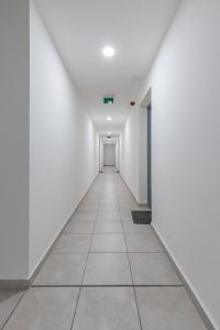 Marias Family Home with Parking