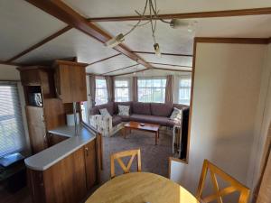 Meadow Lakes 71 - Golden Palm Resort - Pet Friendly - On site Swimming Pool - On site club house - Meadow Lakes Caravan Hire