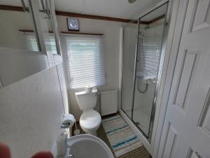 Meadow Lakes 71 - Golden Palm Resort - Pet Friendly - On site Swimming Pool - On site club house - Meadow Lakes Caravan Hire