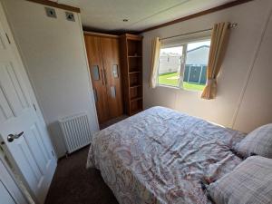 Meadow Lakes 71 - Golden Palm Resort - Pet Friendly - On site Swimming Pool - On site club house - Meadow Lakes Caravan Hire