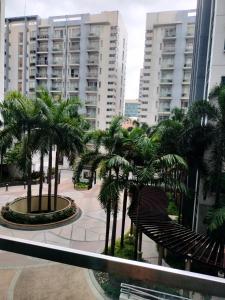 Couple and Family Rooms Near Airport