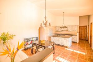 Cortijo Cantares by Rosas Cantares