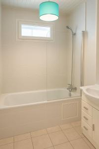 Appartements Chambre dans un appartement spacieux de 92m2 : photos des chambres