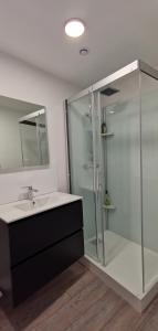 Appartements T1 vue mer roscoff et ile de Batz, 2 min a pied de la plage, : photos des chambres