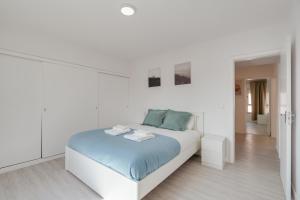 Bright & Family Flat in Paço de Arcos by HostWise