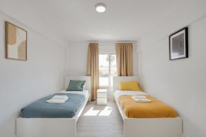 Bright & Family Flat in Paço de Arcos by HostWise