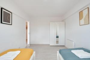 Bright & Family Flat in Paço de Arcos by HostWise