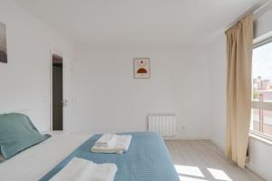 HostWise - Bright & Family Flat in Paço de Arcos
